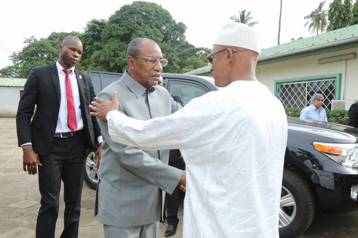 Guinée : Le geste touchant du Président Condé envers son opposant Cellou Dalein Diallo qui a perdu son grand frère