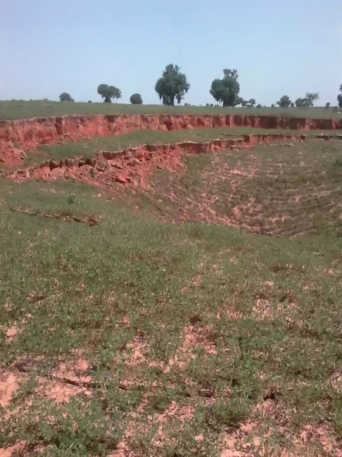 LA TERRE A TREMBLÉ A KEUR FAFA BOURY - Un cratère de 17 mètres de profondeur et 267 de diamètre