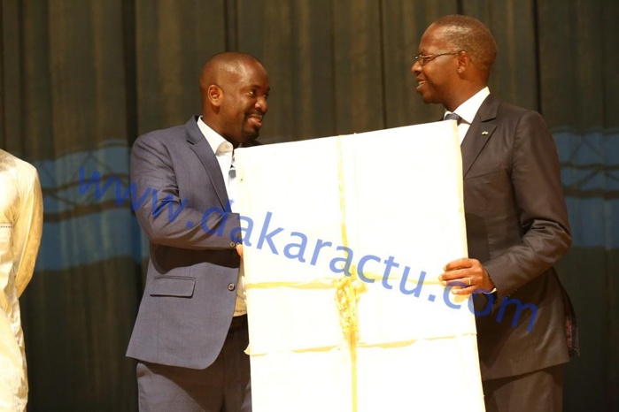 COLLABORATION : Le groupe IAM honore le Directeur de publication de DAKARACTU COLLABORATION : Le groupe IAM honore le Directeur de publication de DAKARACTU