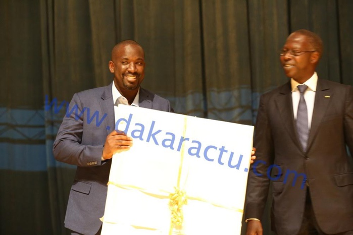 COLLABORATION : Le groupe IAM honore le Directeur de publication de DAKARACTU COLLABORATION : Le groupe IAM honore le Directeur de publication de DAKARACTU