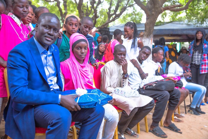 Cheikh Bakhoum prime les meilleurs élèves de Grand-Yoff