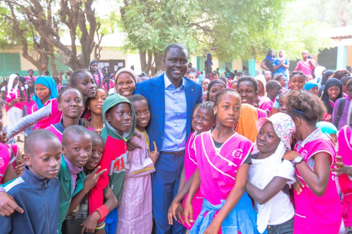 Cheikh Bakhoum prime les meilleurs élèves de Grand-Yoff
