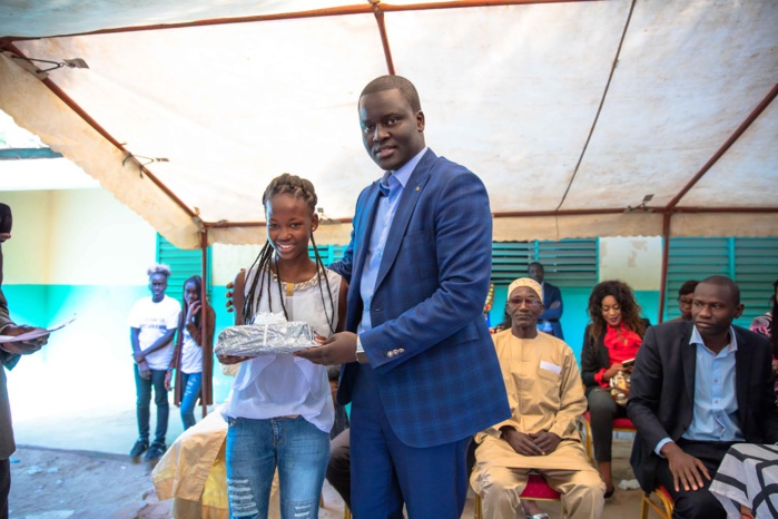 Cheikh Bakhoum prime les meilleurs élèves de Grand-Yoff