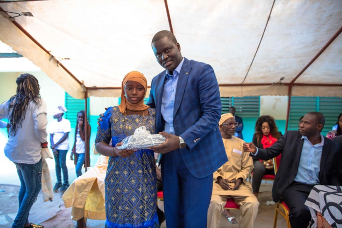 Cheikh Bakhoum prime les meilleurs élèves de Grand-Yoff