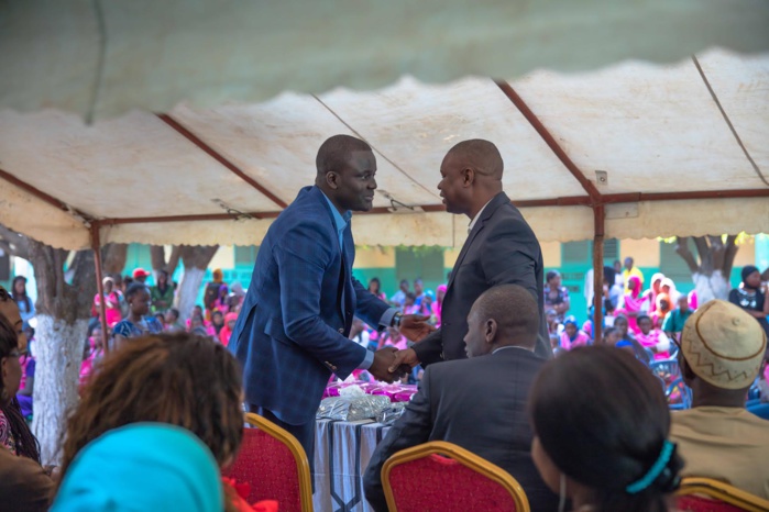 Cheikh Bakhoum prime les meilleurs élèves de Grand-Yoff Cheikh Bakhoum prime les meilleurs élèves de Grand-Yoff