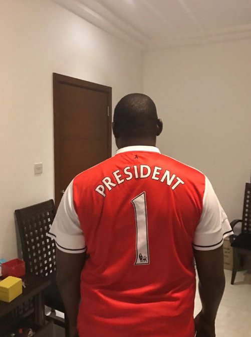 Le président élu de la Gambie Adama Barrow fan de l'équipe d'Arsenal