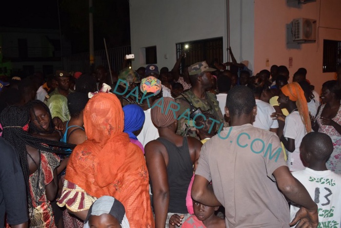 GAMBIE : L'accès au palais présidentiel refusé aux soldats sénégalais de la Cedeao ...(Photos) GAMBIE : L'accès au palais présidentiel refusé aux soldats sénégalais de la Cedeao ...(Photos)