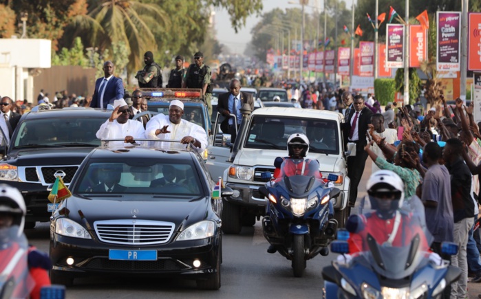 FETE NATIONALE : Les images de l'arrivée du Président Macky Sall en Gambie