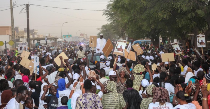 TOURNÉE ECONOMIQUE : Les images de l'accueil populaire réservé au Président de la République Macky Sall à Saint-Louis TOURNÉE ECONOMIQUE : Les images de l'accueil populaire réservé au Président de la République Macky Sall à Saint-Louis