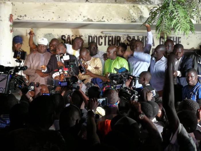 Bamba Fall libéré, ses partisans prennent d'assaut son domicile (IMAGES)