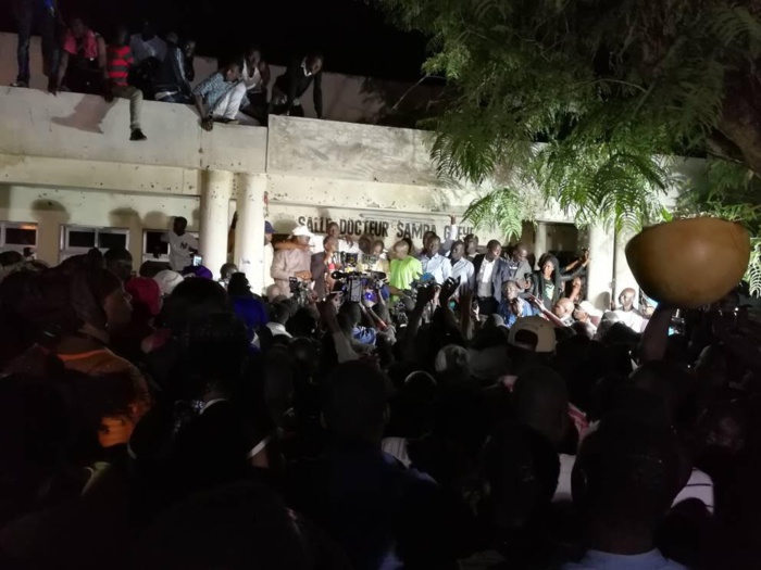 Bamba Fall libéré, ses partisans prennent d'assaut son domicile (IMAGES)