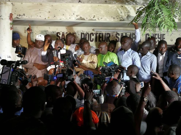 Bamba Fall libéré, ses partisans prennent d'assaut son domicile (IMAGES)