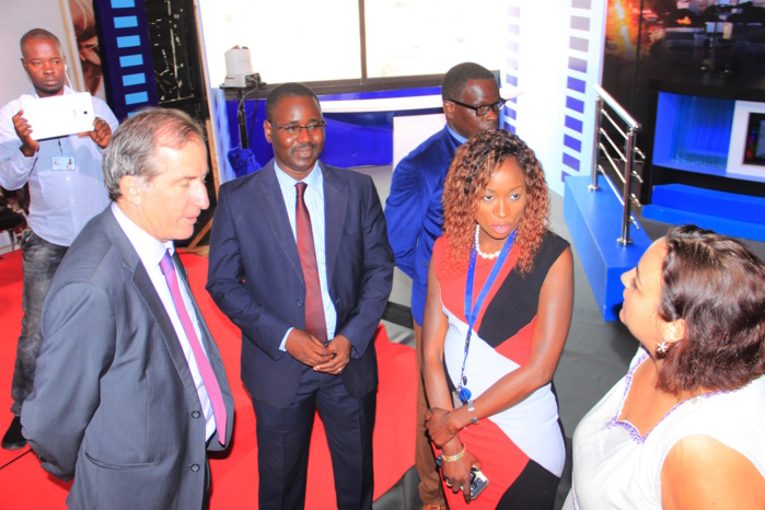 D Media : L’ambassadeur de France se rend chez Bougane (Photos) D Media : L’ambassadeur de France se rend chez Bougane (Photos)