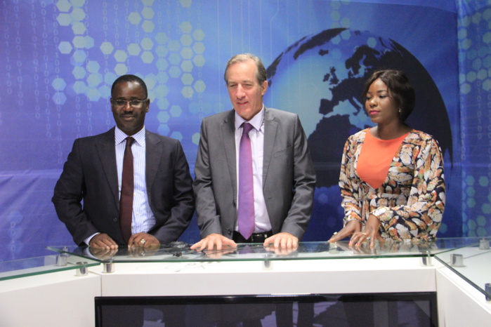 D Media : L’ambassadeur de France se rend chez Bougane (Photos) D Media : L’ambassadeur de France se rend chez Bougane (Photos)