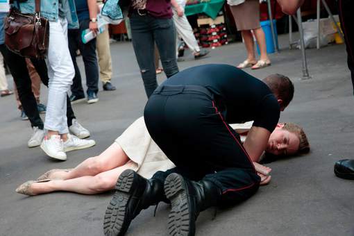 NKM, en campagne à Paris, fait un malaise après une altercation avec un passant