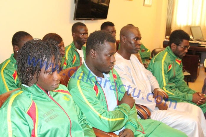 Suite à leur sacre au championnat d’Afrique : Alioune Sarr reçoit les “Lions” du Karaté et leur offre une enveloppe de 500 000 FCFA