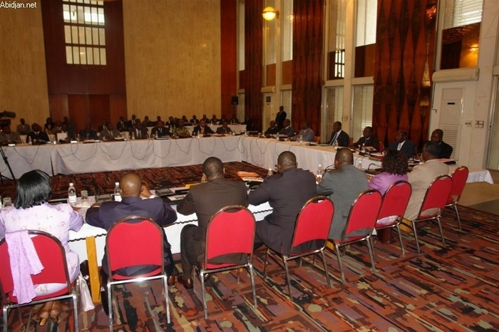 Côte d`Ivoire: Ouattara fait signer une "charte d`éthique" à ses ministres