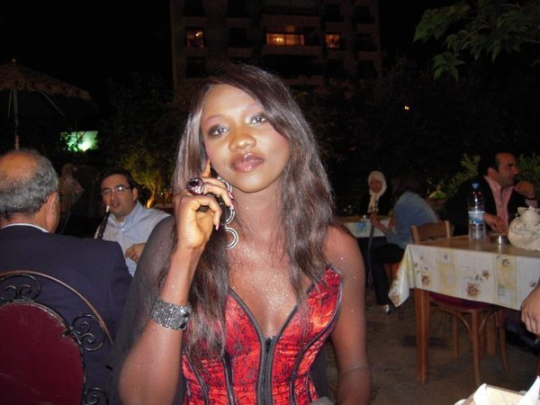 "Je ne suis pour rien dans le divorce de Viviane", confie Oumou Provocation à dakaractu.