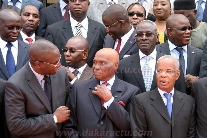 Une photo très expressive de Wade et de ses ministres