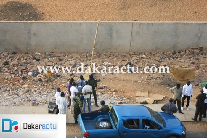 EXCLUSIF: Les images du Nigerian tué et jeté à la rue entre Nord-Foire et le cimetiere de Yoff (PHOTOS)