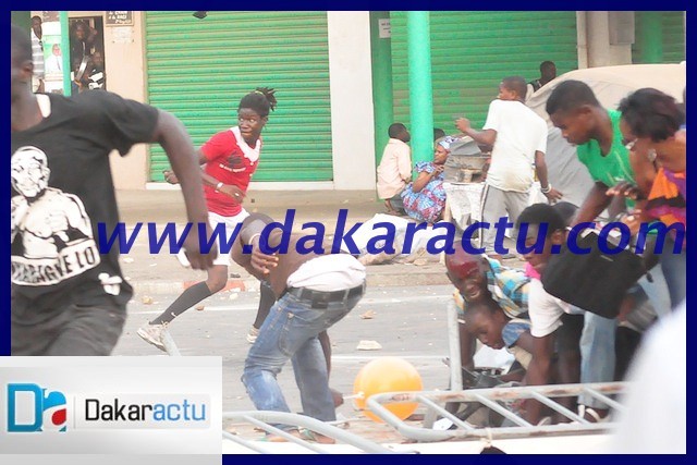 Le face-à-face entre Modou Lô et Gris Bordeaux se termine dans la bagarre entre supporters des deux camps (PHOTOS)