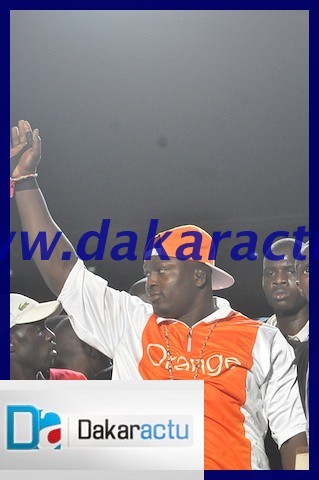Le face-à-face entre Modou Lô et Gris Bordeaux se termine dans la bagarre entre supporters des deux camps (PHOTOS)