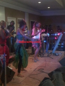 Le ‘’Thiakhagoune’’ de Vivi avec les membres de l’amicale «Vivo Energie» Le ‘’Thiakhagoune’’ de Vivi avec les membres de l’amicale «Vivo Energie»