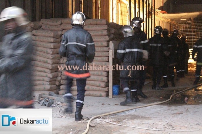 Une partie de l’entrepôt de la Css cède et occasionne 2 morts et 5 blessés (PHOTOS) Une partie de l’entrepôt de la Css cède et occasionne 2 morts et 5 blessés (PHOTOS)