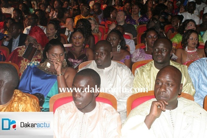 Le promoteur de lutte Aziz Ndiaye en compagnie de sa femme (PHOTOS) Le promoteur de lutte Aziz Ndiaye en compagnie de sa femme (PHOTOS)