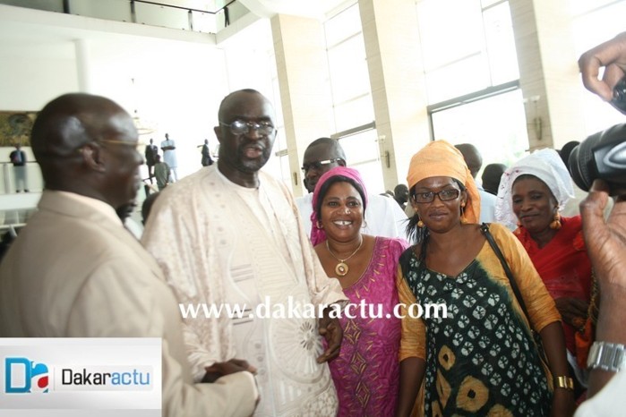 Moustapha Cissé Lo bien entouré Moustapha Cissé Lo bien entouré