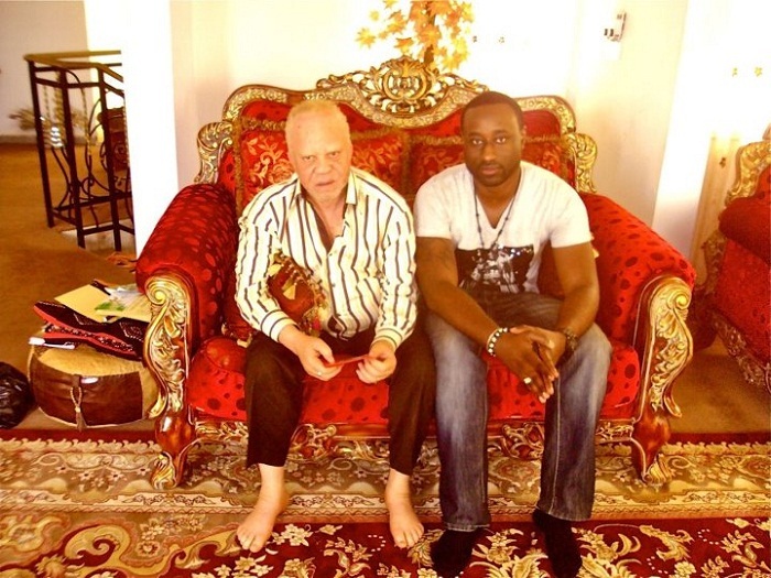 Salif Keita en compagnie de son neveu Keithzy