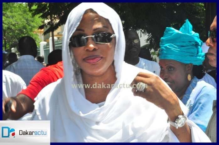 Décès de la maman de Bara Tall: Diouma Dieng Diakhaté et Me Nafissatou Diop Cissé étaient à la levée du corps Décès de la maman de Bara Tall: Diouma Dieng Diakhaté et Me Nafissatou Diop Cissé étaient à la levée du corps