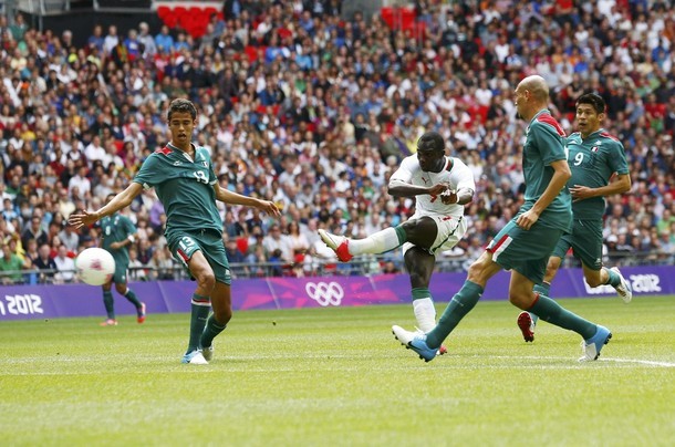 En images: le premier but mexicain contre le Sénégal 