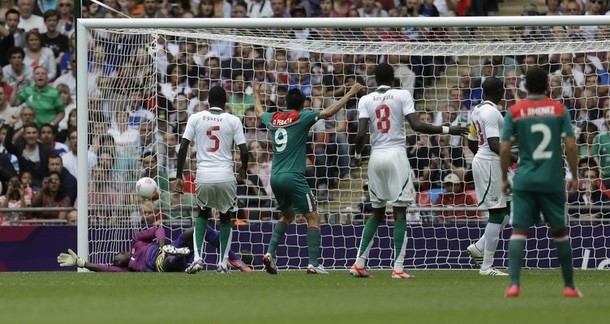 En images: le premier but mexicain contre le Sénégal 