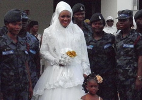 Une nouvelle photo de Nora Jammeh, le jour de son mariage avec le président gambien.