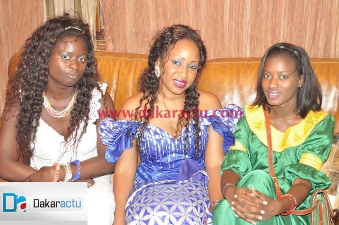 Marie Lô entourée de ses copines le jour de son mariage Marie Lô entourée de ses copines le jour de son mariage