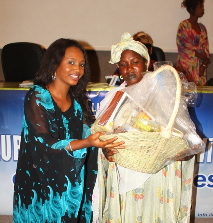 Soukarou Koor: Viviane Chidid offre un billet pour le pèlerinage à la Mecque (IMAGES)