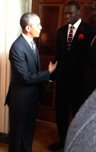 Obama reçoit et souhaite bonne chance à Gorgui Sy Dieng en NBA