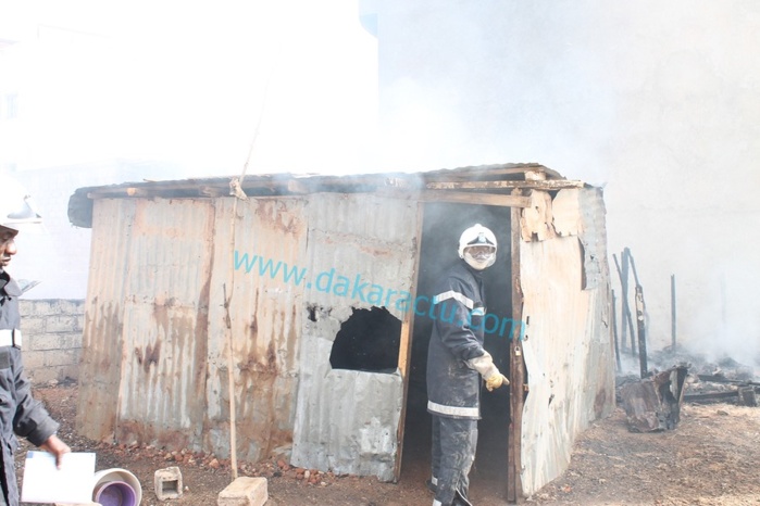 Incendie près du Cices  Près d’une dizaine de baraques réduites en cendres (IMAGES)