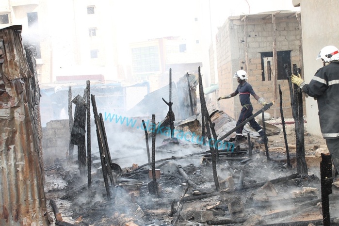 Incendie près du Cices  Près d’une dizaine de baraques réduites en cendres (IMAGES)