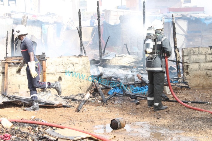 Incendie près du Cices Près d’une dizaine de baraques réduites en cendres (IMAGES) Incendie près du Cices Près d’une dizaine de baraques réduites en cendres (IMAGES)