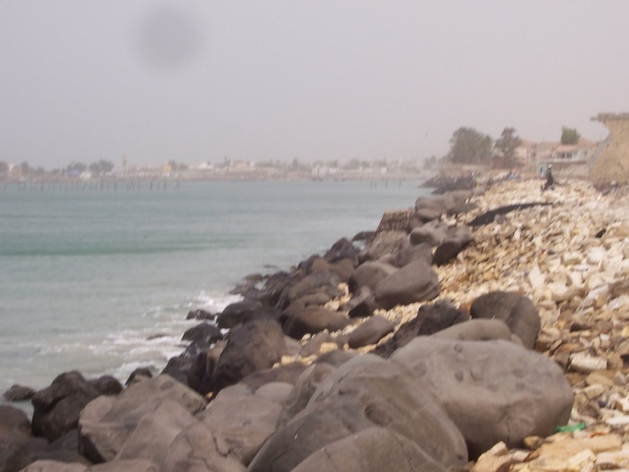 Conséquence de l'avancée de la mer à Rufisque : L’une des plus vieilles écoles de la Ville risque de disparaître Conséquence de l'avancée de la mer à Rufisque : L’une des plus vieilles écoles de la Ville risque de disparaître