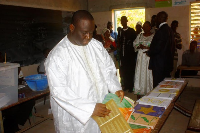 Le candidat Aliou Sall a voté ce matin au bureau 3 du centre de Unesco à Guédiawaye