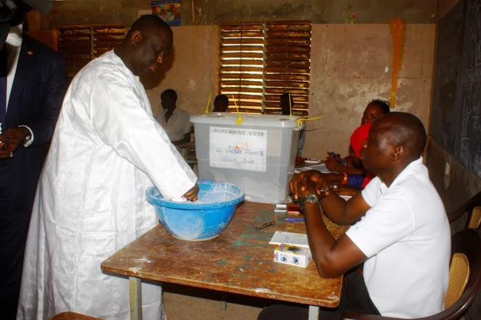 Le candidat Aliou Sall a voté ce matin au bureau 3 du centre de Unesco à Guédiawaye