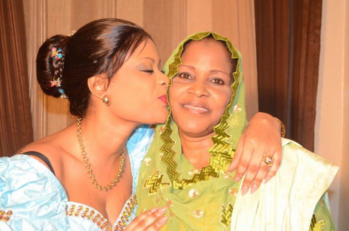 Samira, la femme de Yakham Mbaye avec ses parents, le jour de son mariage Samira, la femme de Yakham Mbaye avec ses parents, le jour de son mariage