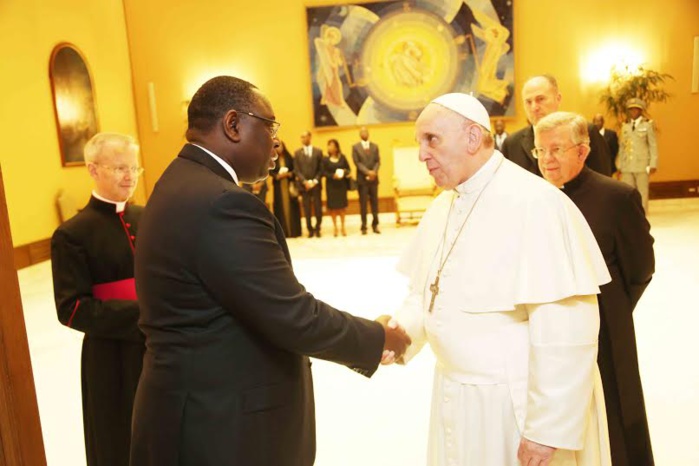 VATICAN : Le président de la République Macky Sall reçu en audience par le Pape François VATICAN : Le président de la République Macky Sall reçu en audience par le Pape François