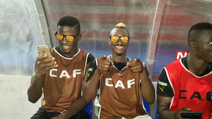 Mongomo : les "lions" en mode lunettes aux couleurs du Sénégal (vert jaune et rouge)