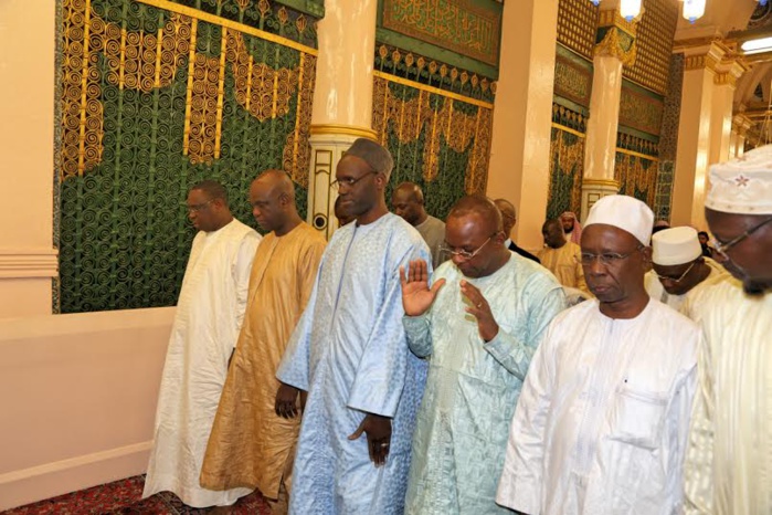 Les images de la visite du président Macky Sall au mausolée du Prophète Mohamed à Médine Les images de la visite du président Macky Sall au mausolée du Prophète Mohamed à Médine