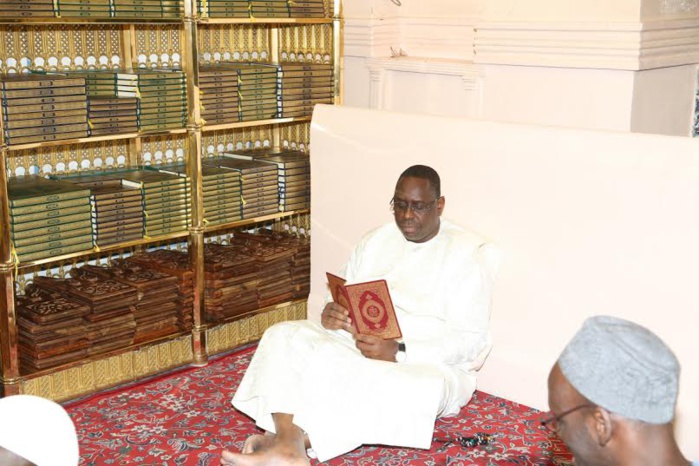 Les images de la visite du président Macky Sall au mausolée du Prophète Mohamed à Médine