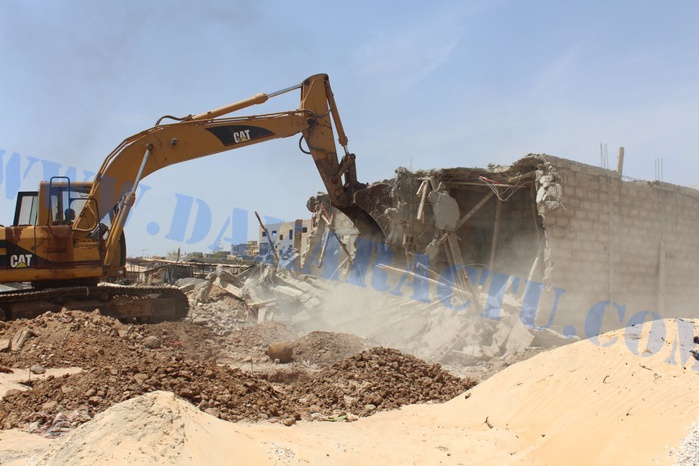 Constructions illégales à proximité du mur de l'aéroport : Le président Macky Sall confirme Dakaractu et sort le sabre Constructions illégales à proximité du mur de l'aéroport : Le président Macky Sall confirme Dakaractu et sort le sabre